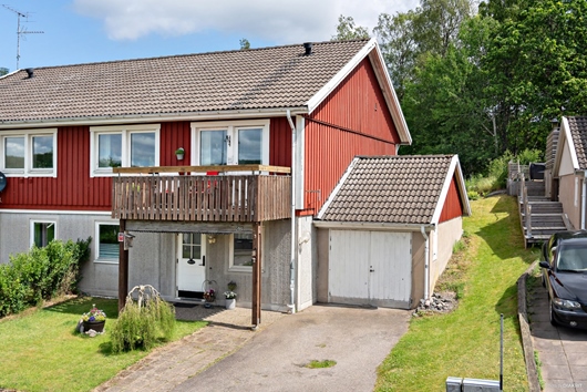 Radhus i Lena/Östadkulle, Alingsås, Västra Götaland, Vårgårda, Furulundsvägen 2B