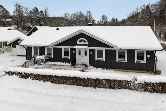 Villa i Västra Bodarna, Alingsås, Västra Götaland, Almvägen 1