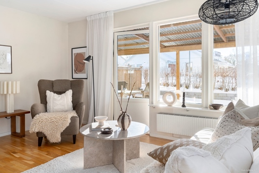 Radhus i Östra Ängabo, Alingsås, Västra Götaland, Odengatan 1