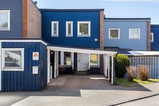 Radhus i Nolby, Alingsås, Västra Götaland, Skolgatan 28C