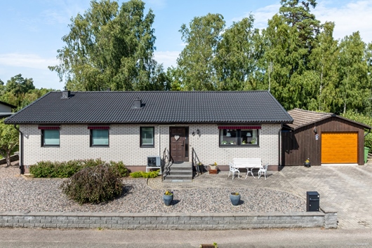 Villa i Herrljunga, Västra Götaland, Risgatan 6