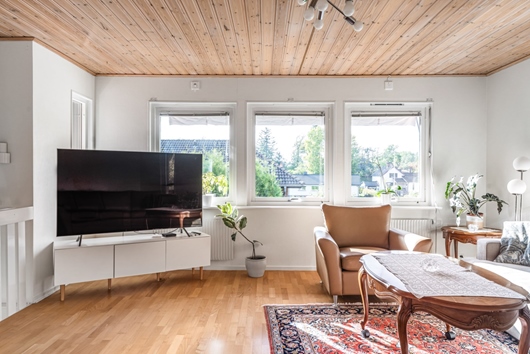 Villa i Segeltorp, Stockholm, Huddinge, Kapellvägen 44