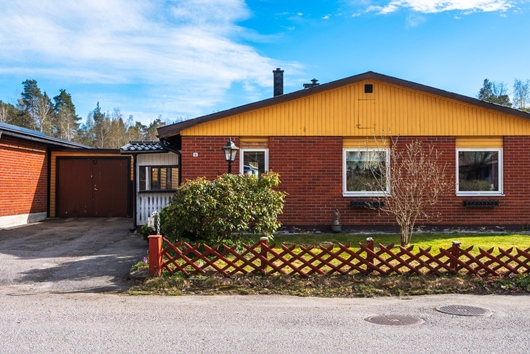 Radhus i Virsbo, Västmanland, Surahammar, Smedvägen 15