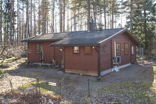 Fritidshus i Runhällen, Uppsala, Heby, Enåkersby 423