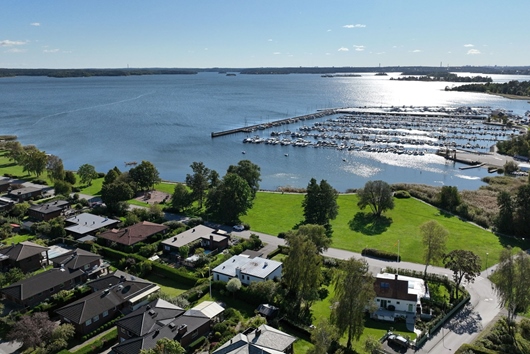 Villa i Viggbyholm sjösidan, Täby, Stockholm, Lorensviksvägen 2A