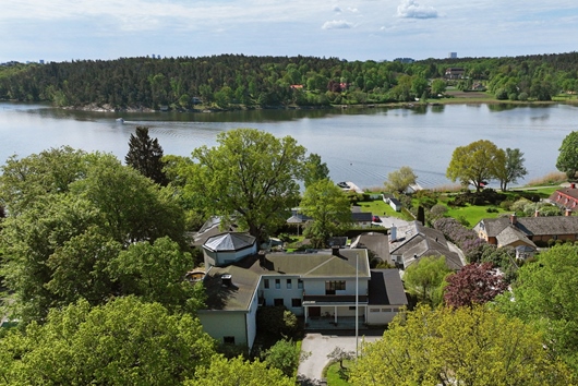 Villa i Mörby, Danderyd, Stockholm, Kevinge Strand 23A