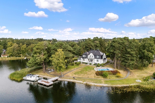 Villa i Uttran, Tumba, Stockholm, Botkyrka, Vattravägen 6, Uttran