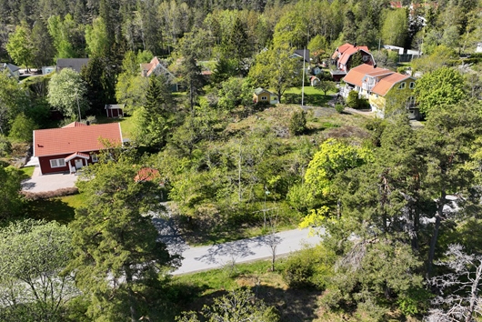 Tomt i Tyresö Strand, Stockholm, Kyrkvägen 13B