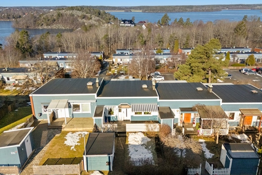 Radhus i Vårberg / Johannesdal, Skärholmen, Stockholm, Laxholmsbacken 104