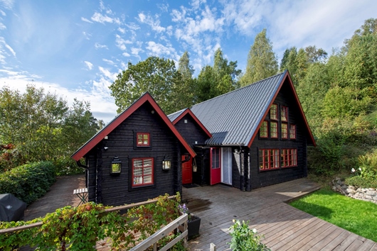 Villa i Kvicksund, Södermanland, Eskilstuna, Jungfruhamnsvägen 11