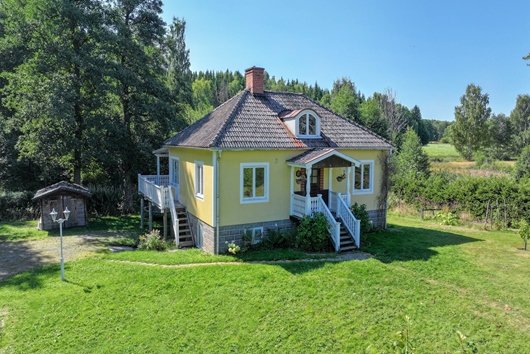 Villa i Enåker, Runhällen, Uppsala, Heby, Enåkersby 209