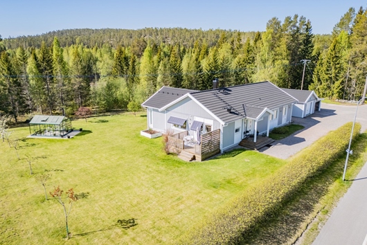 Villa i Juniskär, Kvissleby, Njurunda distrikt, Skottsund, Västernorrland, Sundsvall, Juniskärsvägen 114