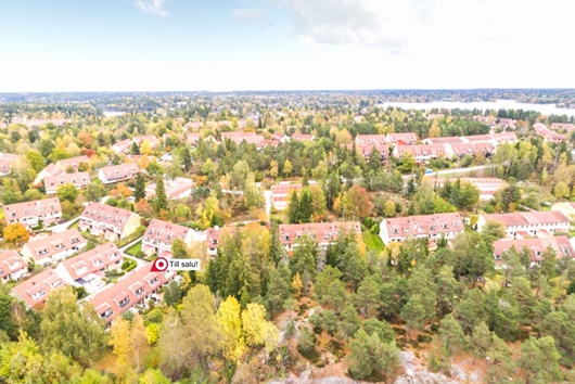 Radhus i Skogås, Stockholm, Huddinge, Rapsodivägen 240