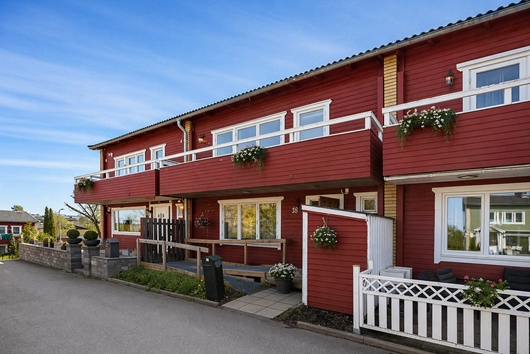 Radhus i Skärholmen, Stockholm, Bullerholmsgränd 18