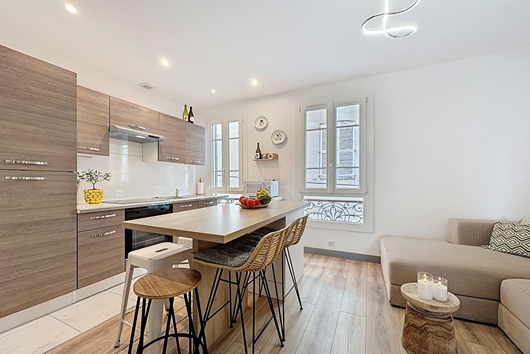 Ägarlägenhet i Juan-les-Pins, Antibes, Provencealpescote dazur, Alpesmaritimes, Ljus 3-rumslägenhet högst upp