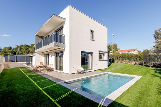 Villa i Antibes, Provencealpescote dazur, Alpesmaritimes, Totalrenoverat hus med pool i