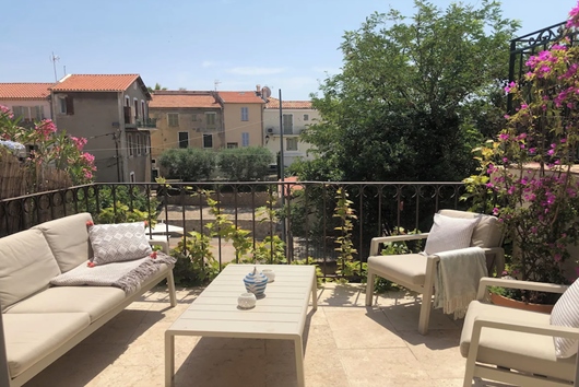 Villa i Juan-les-Pins, Antibes, Provencealpescote dazur, Alpesmaritimes, Charmigt hus med terrass och h