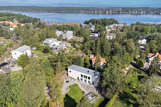 Villa i Tyresö strand, Stockholm, Tjärnstigen 80B