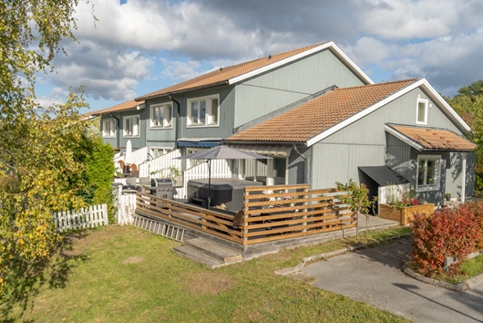 Radhus i Rotebro, Sollentuna, Stockholm, Holmbodavägen 83