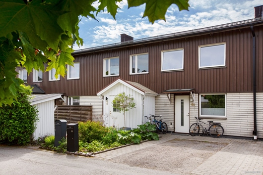 Radhus i Edsängen, Sollentuna, Stockholm, Edsängsvägen 6A